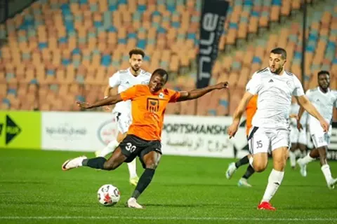 مشادة تحولت لأزمة.. عاصم صلاح يعطل مباراة البنك الأهلي وحرس الحدود